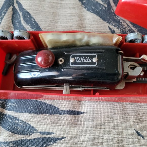 Vintage White Magic Key Buttonholer - Picture 7 of 16